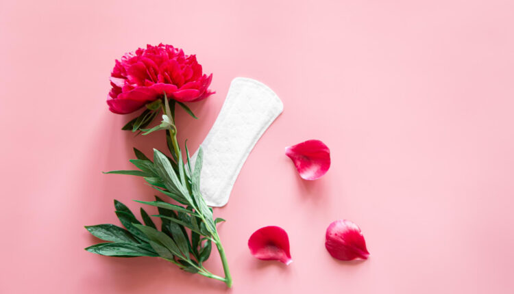 womens-pad-flower-flat-lay-womens-health-menstruation-concept